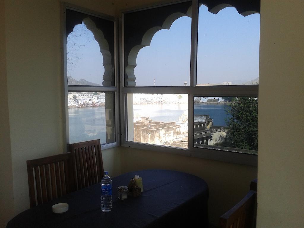 Pushkar Lake Palace Bagian luar foto